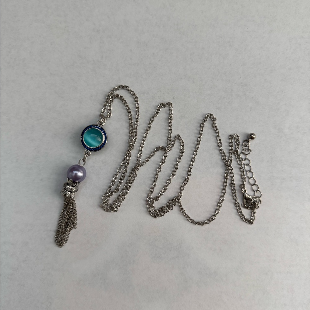 Elegant Silver and Blue Pendant Necklace